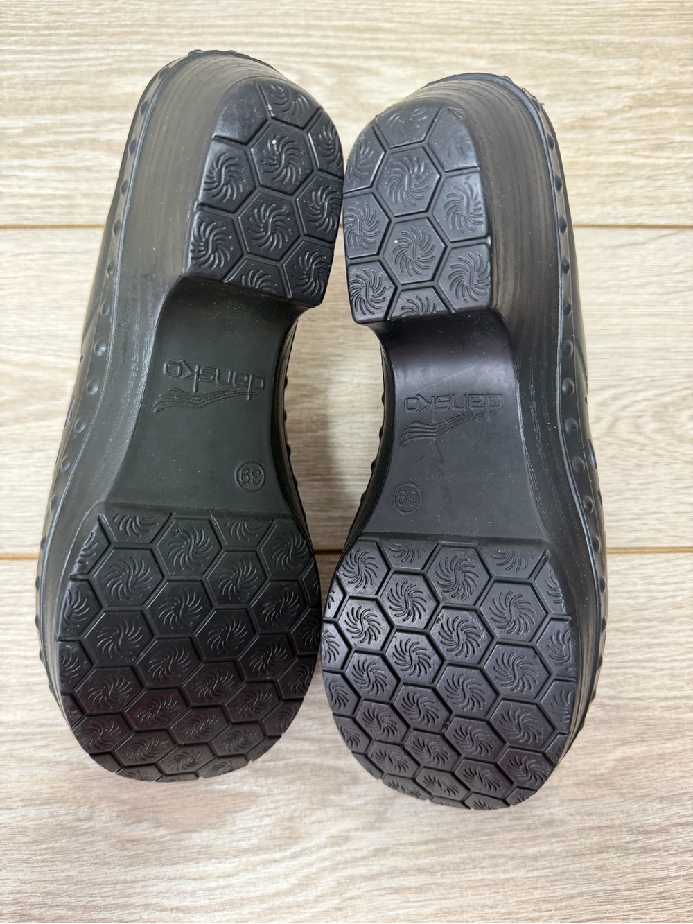 Dansko Pippa Molded Plastic Rubber Cut Out Clog Shoe Black Womens Size 39 US 8.5 - Picture 8 of 8